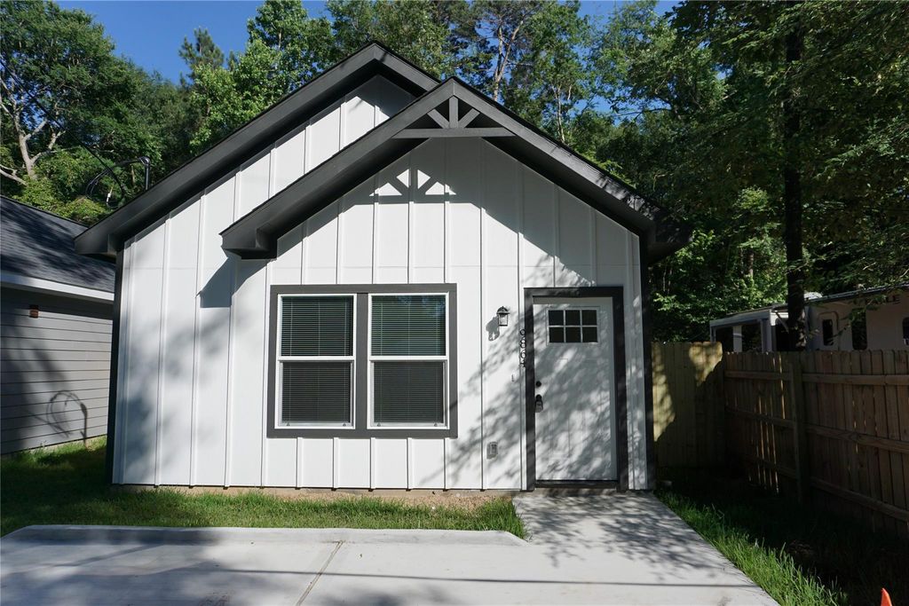 9976 Elder, Willis, TX 77318