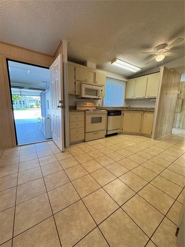 25100 PINE HILL, Leesburg, FL 34748