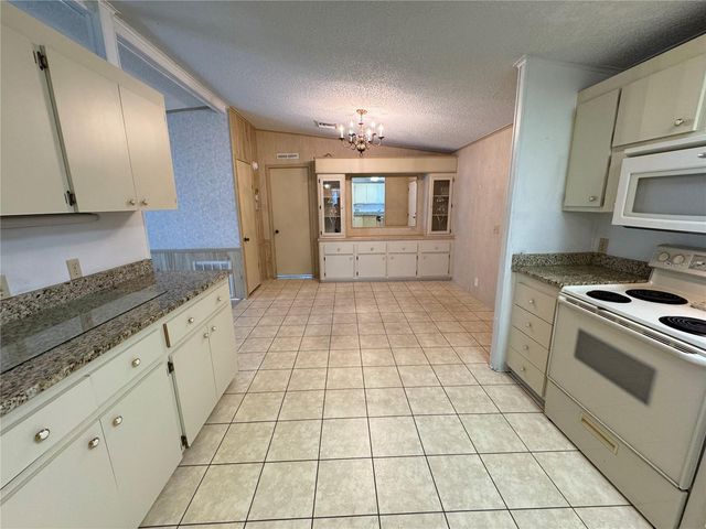 25100 PINE HILL, Leesburg, FL 34748