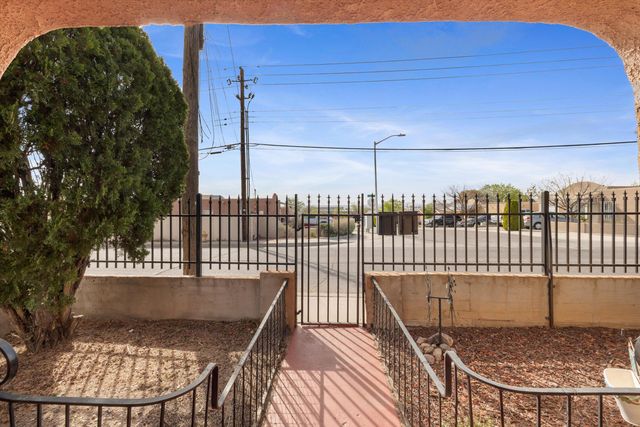 1508 Edith Boulevard NE, Albuquerque, NM 87102