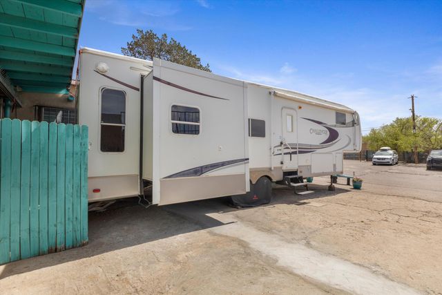 1508 Edith Boulevard NE, Albuquerque, NM 87102