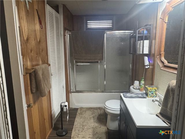 27 Wallace Lane, Victoria, TX 77904