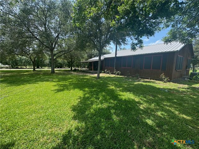 27 Wallace Lane, Victoria, TX 77904