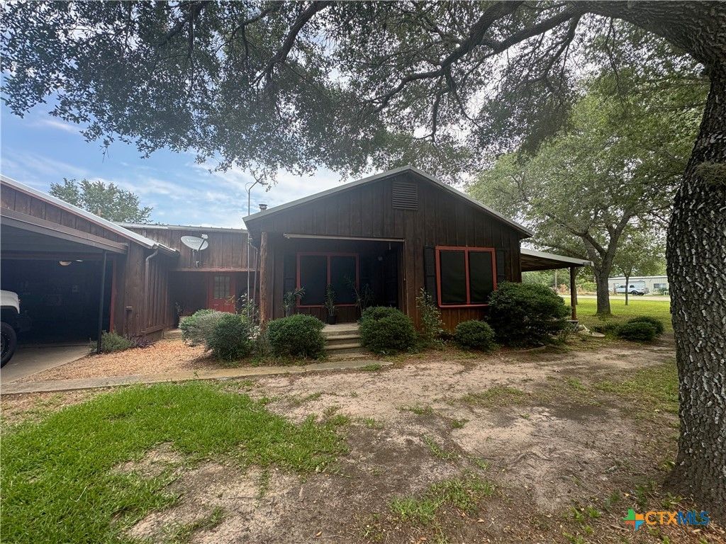 27 Wallace Lane, Victoria, TX 77904