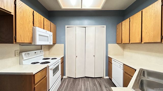 9557 COOLBROOK, San Antonio, TX 78250