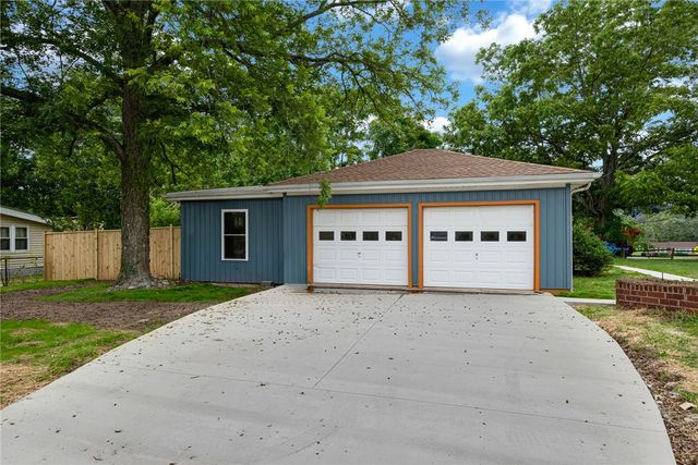 1010 Log Shoals Road, Mauldin, SC 29662