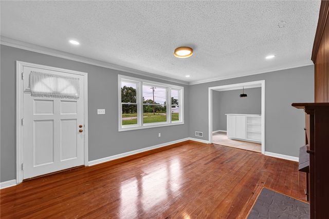 1010 Log Shoals Road, Mauldin, SC 29662