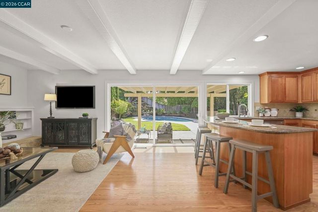 280 Firestone Dr, Walnut Creek, CA 94598