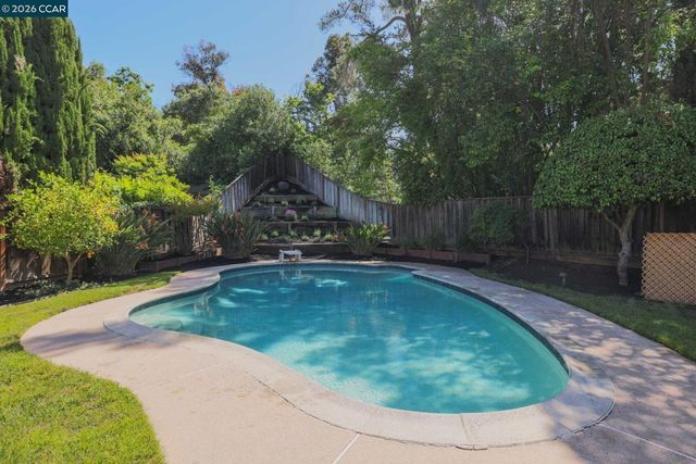 280 Firestone Dr, Walnut Creek, CA 94598