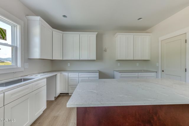 2062 Brickyard Park Drive, Kingsport, TN 37660