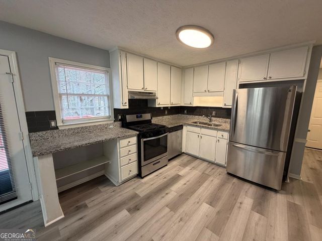 212 Regal Way W 44, Mcdonough, GA 30253