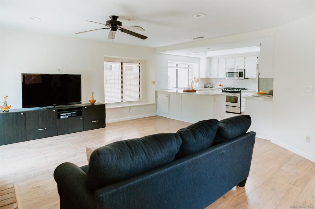 Image 10 of property listing at 645 Paseo Rio, Vista, CA 92081