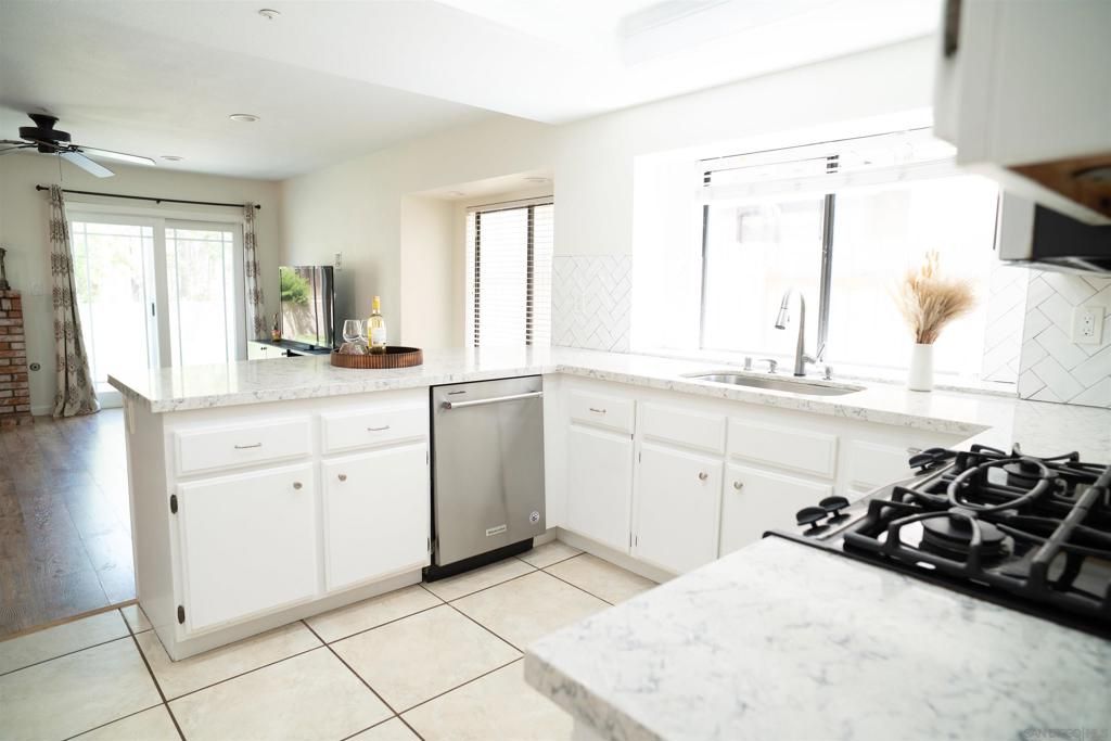 Image 13 of property listing at 645 Paseo Rio, Vista, CA 92081