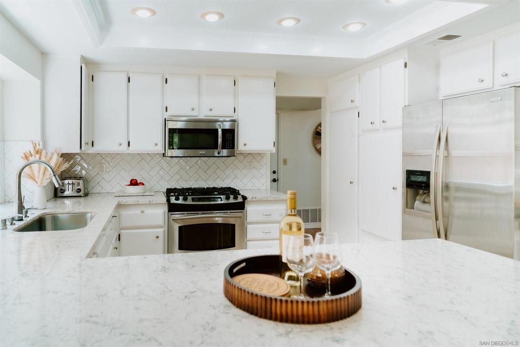 Image 14 of property listing at 645 Paseo Rio, Vista, CA 92081
