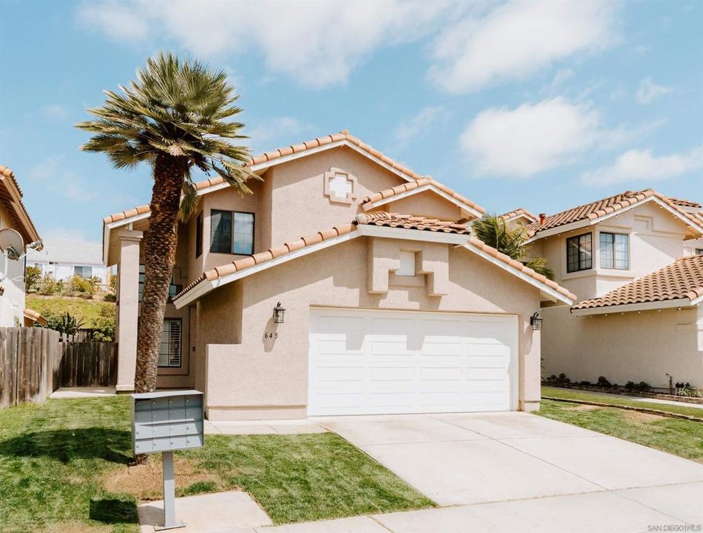 Image 3 of property listing at 645 Paseo Rio, Vista, CA 92081