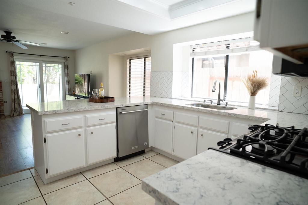 Image 38 of property listing at 645 Paseo Rio, Vista, CA 92081
