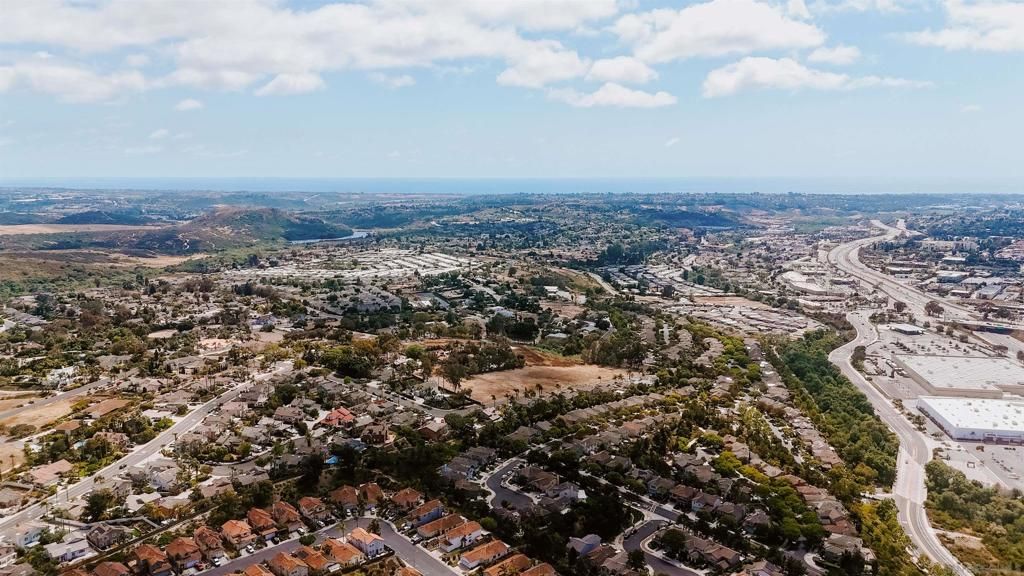 Image 44 of property listing at 645 Paseo Rio, Vista, CA 92081