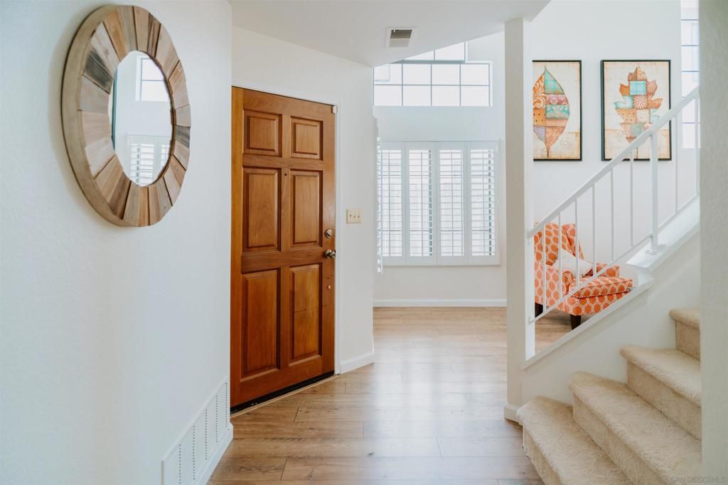 Image 5 of property listing at 645 Paseo Rio, Vista, CA 92081