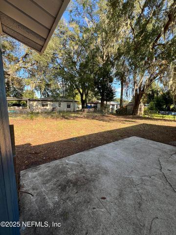 113 W OAK HILL Drive, Palatka, FL 32177