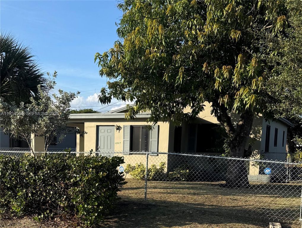 2227 NW 9th Ct, Fort Lauderdale, FL 33311
