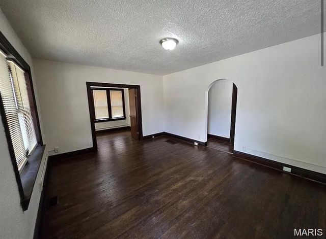 8831 May Avenue, St Louis, MO 63136