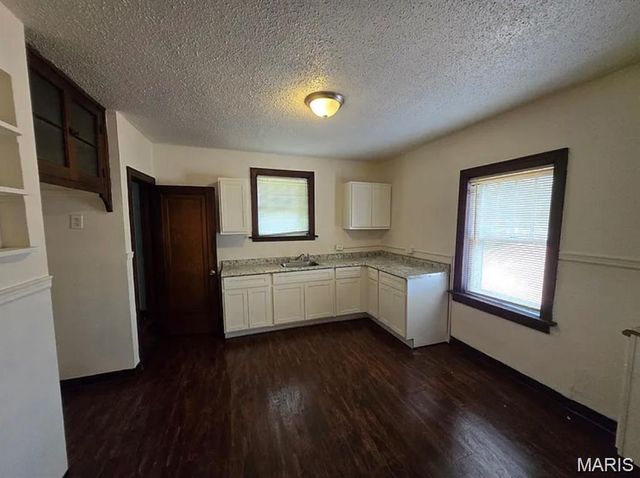 8831 May Avenue, St Louis, MO 63136