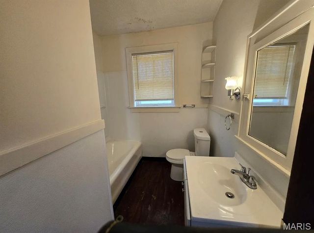 8831 May Avenue, St Louis, MO 63136