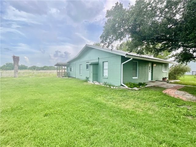 105 CANAL ST, Mathis, TX 78368