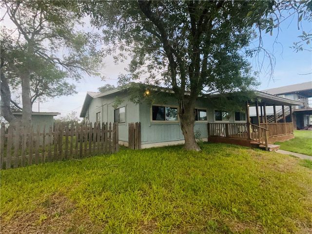 105 CANAL ST, Mathis, TX 78368