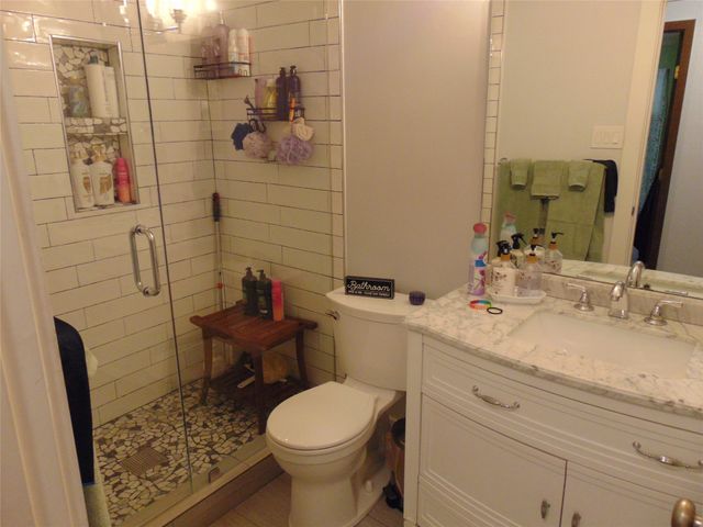 5420 Kings Manor Drive, Lake Dallas, TX 75065