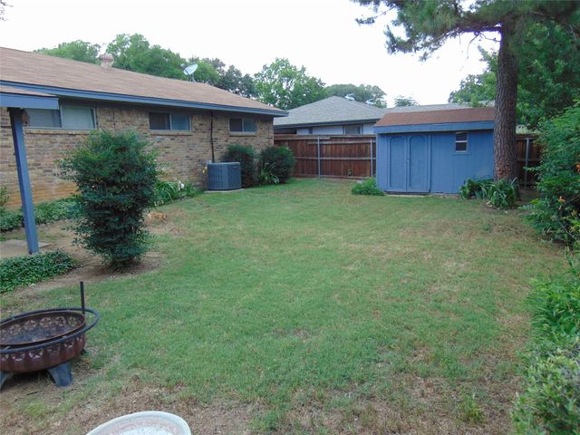 5420 Kings Manor Drive, Lake Dallas, TX 75065
