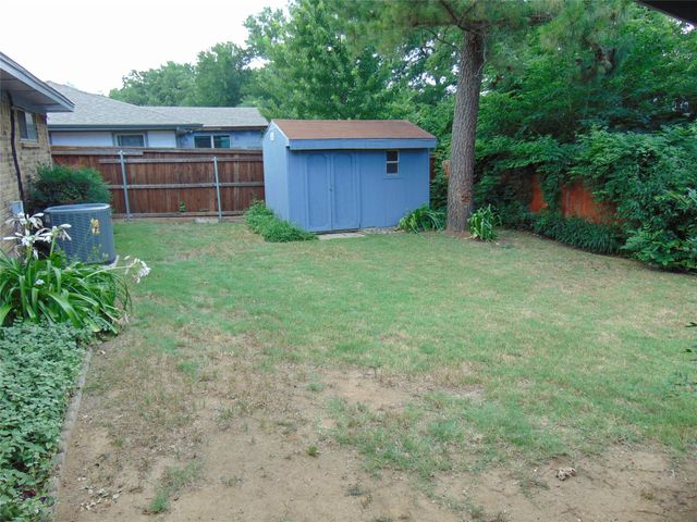 5420 Kings Manor Drive, Lake Dallas, TX 75065