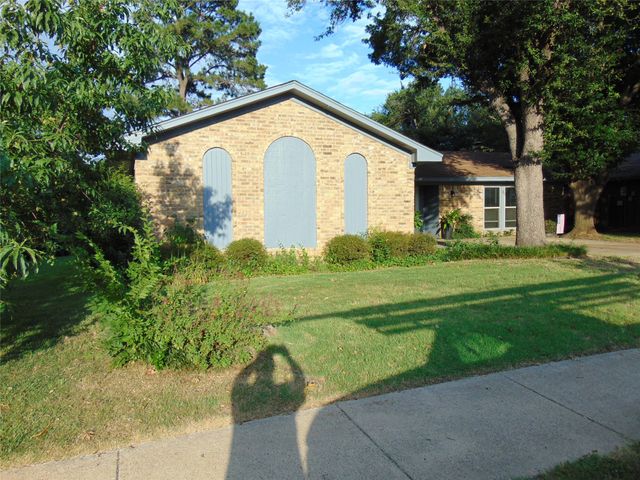 5420 Kings Manor Drive, Lake Dallas, TX 75065