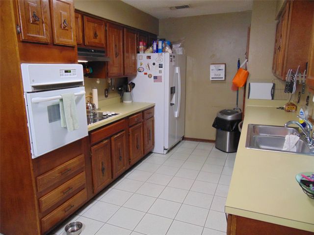 5420 Kings Manor Drive, Lake Dallas, TX 75065