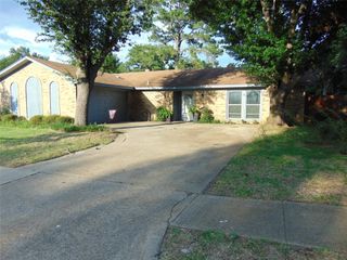 5420 Kings Manor Drive, Lake Dallas, TX 75065