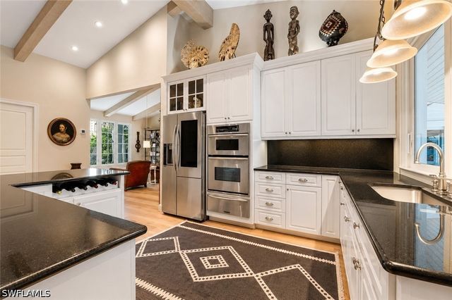 5042 Seahorse AVE, Naples, FL 34103