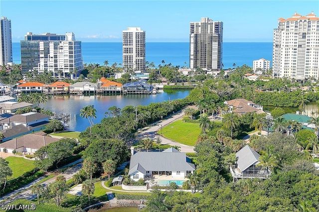 5042 Seahorse AVE, Naples, FL 34103