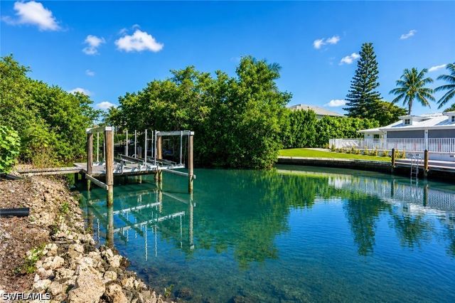 5042 Seahorse AVE, Naples, FL 34103