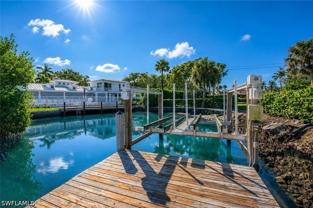 5042 Seahorse AVE, Naples, FL 34103