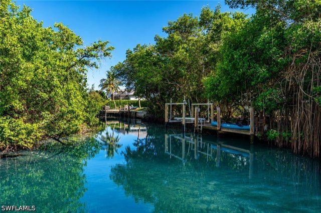 5042 Seahorse AVE, Naples, FL 34103