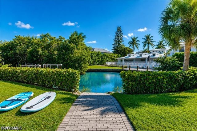 5042 Seahorse AVE, Naples, FL 34103