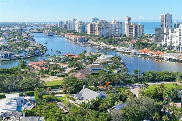 5042 Seahorse AVE, Naples, FL 34103