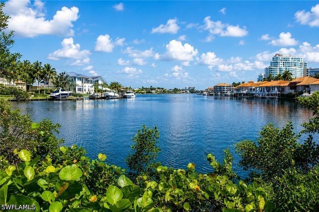 5042 Seahorse AVE, Naples, FL 34103
