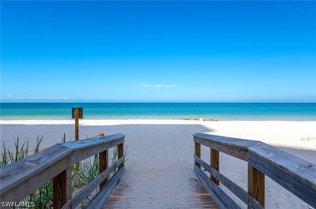 5042 Seahorse AVE, Naples, FL 34103