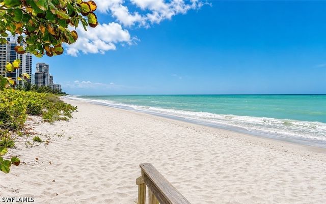 5042 Seahorse AVE, Naples, FL 34103