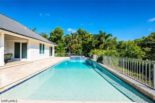 5042 Seahorse AVE, Naples, FL 34103