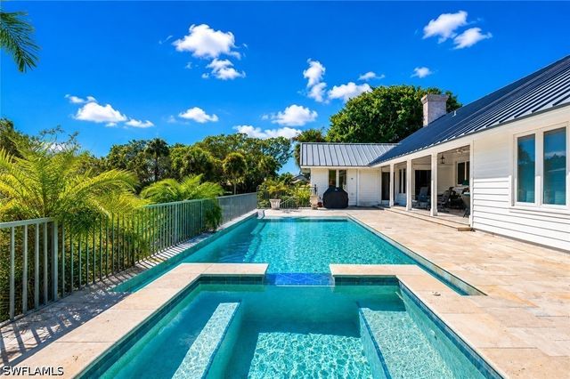 5042 Seahorse AVE, Naples, FL 34103