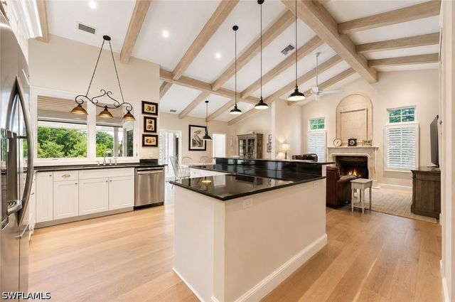 5042 Seahorse AVE, Naples, FL 34103