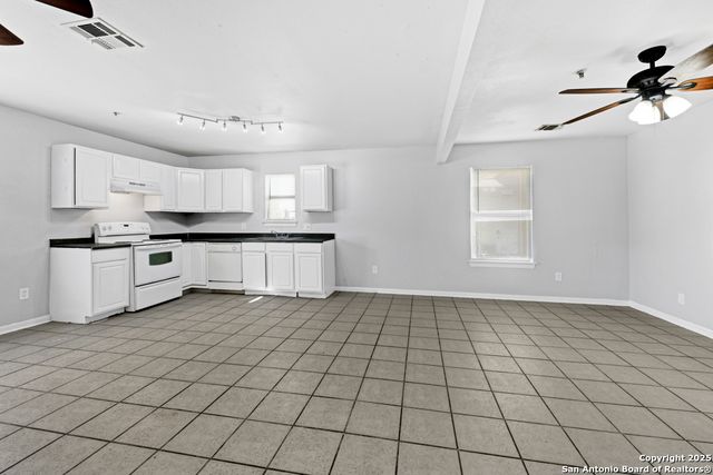 6735 Brothers, San Antonio, TX 78239