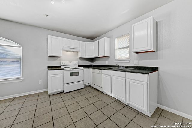 6735 Brothers, San Antonio, TX 78239